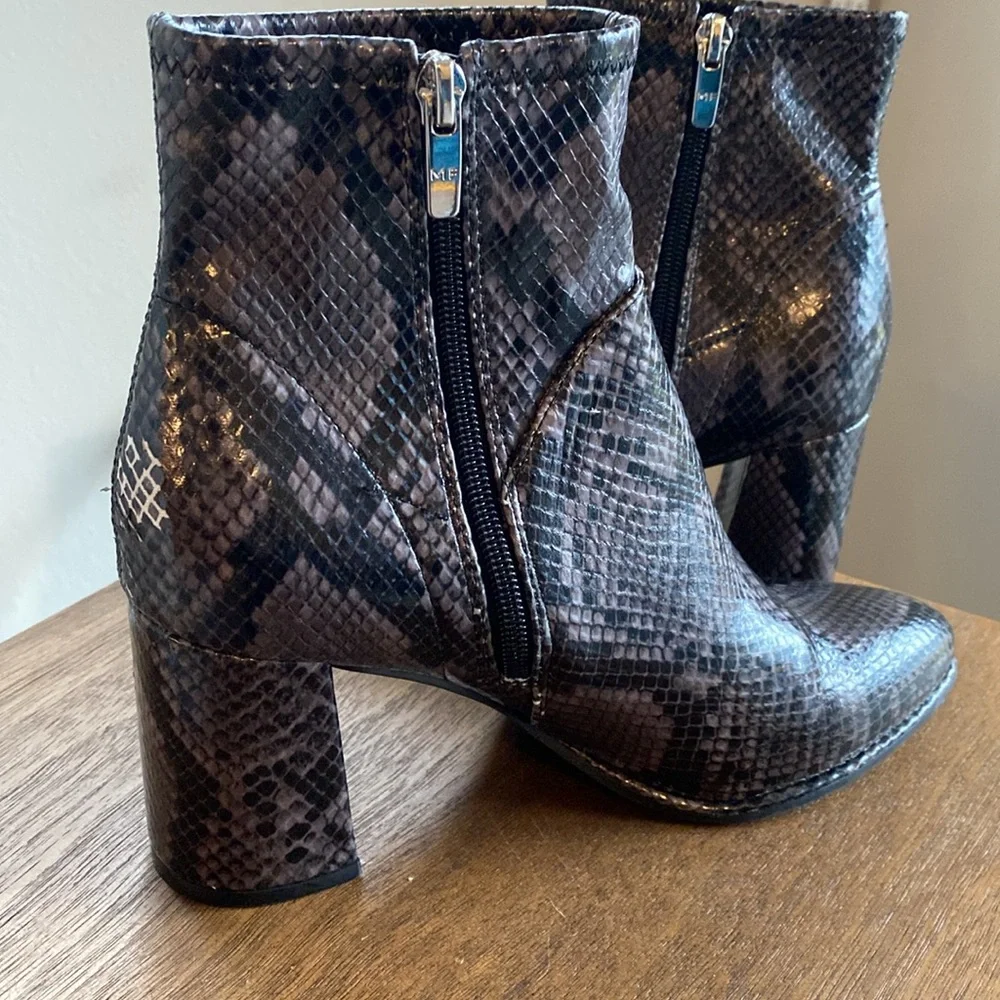 Marc Fisher Dyvine Black & Gray Snakeskin Zip Up Pointed Toe Booties Boots, 8.5M